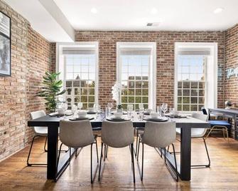 Luxury 4-BR with Free Parking in Heart of DC - Steps to Metro - Washington, D.C. - Dining room