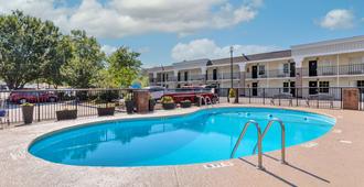 Best Western Hendersonville Inn - Hendersonville - Svømmebasseng
