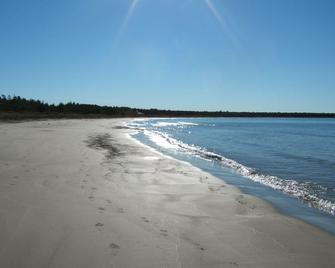 4 bedroom cottage on Manitoulin Island, Ontario! - Providence Bay - Beach