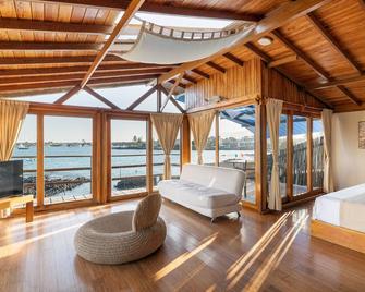 Blu Galapagos Sustainable Waterfront Lodge - Puerto Ayora - Sala de estar
