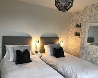 The Glastonbury Town House - Glastonbury