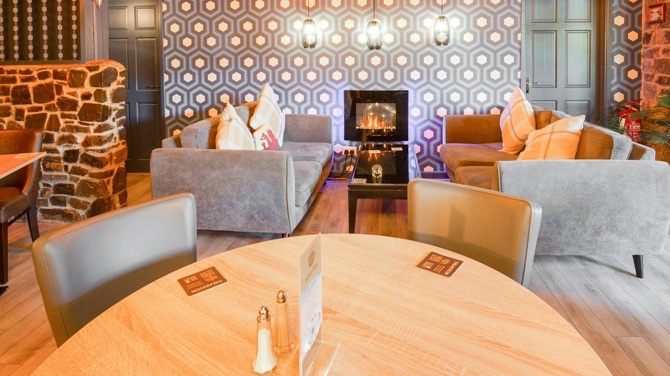 OYO Lamphey Hall Hotel