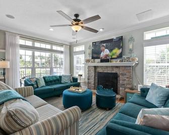 Casa Aqua Dog friendly home in Crescent Beach with ocean views fire pit and sleeps 12 - St. Augustine - Sala de estar