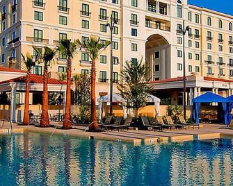 Luxurious Hotel Rooms At Eilan Resort & Spa! - San Antonio - Svømmebasseng