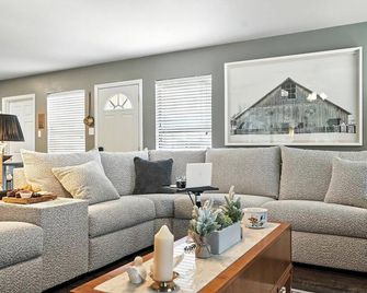 Apartment in the Country: Private Ranch Retreat - Sweetwater - Wohnzimmer