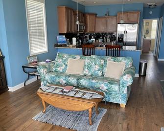 Best Waterfront View in Jacksonville, NC - Jacksonville - Living room