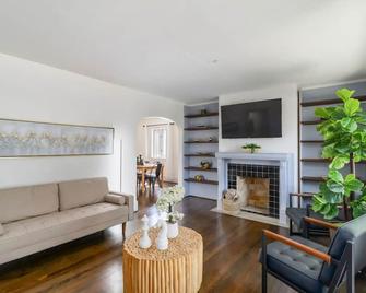 Beautiful Midtown home-sleeps 13 - Atlanta