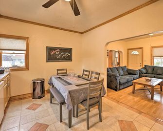 All-Season Grand Haven Getaway with Deck! - Grand Haven - Dining room