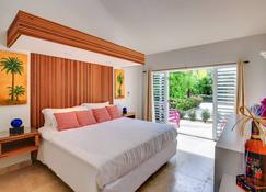 Pelican Vista: 150 yards from Grace Bay Beach! - The Bight Settlements - Bedroom