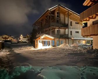 Garni - Hotel Am Burghuegel - San Candido - Κτίριο