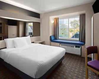 Americas Best Value Inn & Suites Racine - Racine - Bedroom