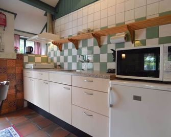 Holiday Home in Bergen op Zoom with Garden - Bergen op Zoom - Kitchen