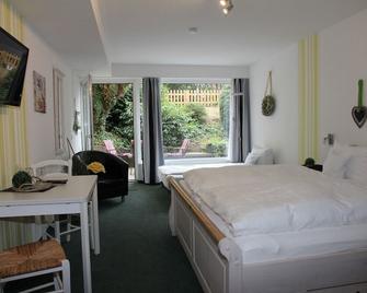 Haus Mariandl - Düsseldorf - Bedroom