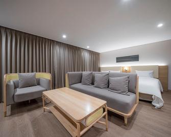 Yes Hotel - Gumi - Sala de estar