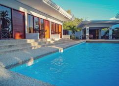 Quest Villa - Panglao - Pool