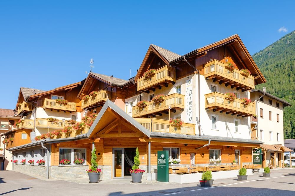 Albergo Dimaro Wellness Hotel - Dimaro - Bygning