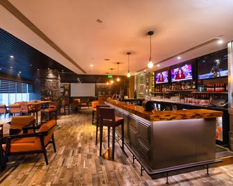 Hilton Garden Inn New Delhi/Saket - New Delhi - Bar
