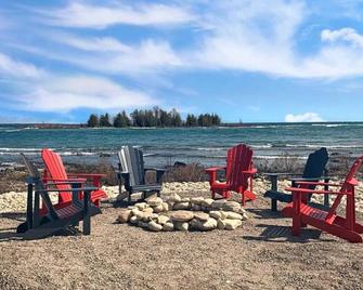 Tobermory Lake Front (Huron) Brand New Build! - Tobermory - Strand