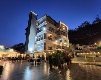 Hotel Rajpur Heights - Dehradun - Byggnad