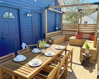 Sunnyside Bungalow Spacious Family Retreat - Morehead City - Patio