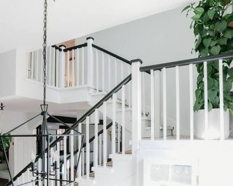 Hot Tubluxury160 Yr Old Country Coach House - Cobourg - Escaleras