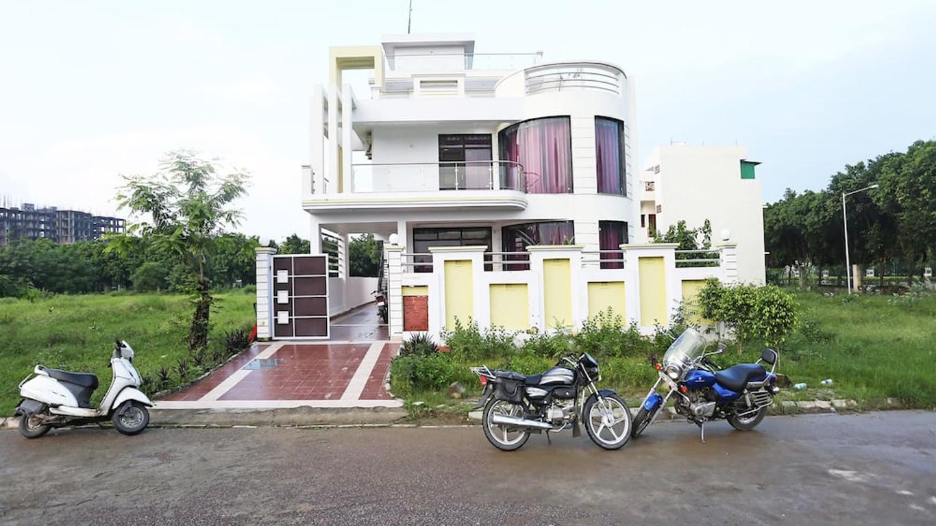 OYO 18648 Raj Inn