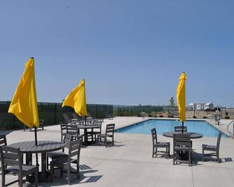 Waterfront Cottage #6 at Bayfront Resort in Sandusky - Sandusky - Pool
