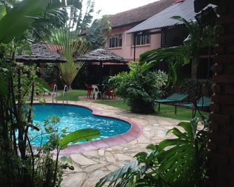 Outpost Lodge - Arusha - Pool