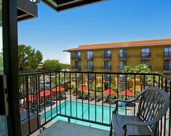 Oxnard Inn Lancaster - Lancaster - Balkon