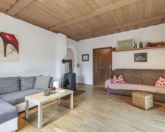 Alluring Apartment in Schonsee With Garden - Schönsee - Soggiorno