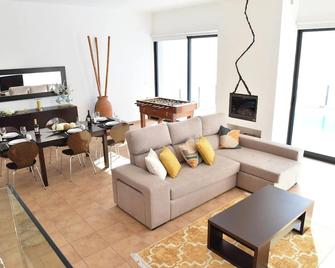 Charming Villa in Fajã da Ovelha with Private Pool - Fajã da Ovelha - Sala de estar