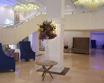 2 Bedroom 2 Bath Beachfront Condo On Mia - Miami Beach - Lobby
