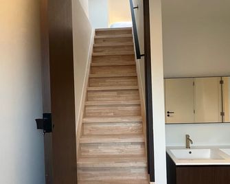 Manteka Logies - Ypres - Scale