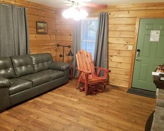 Cabin 3 is a Quiet log Cabin on Lookout Mountain 2 bedroom 2 bath - Lookout Mountain - Living room