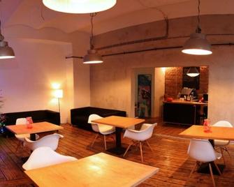 هوستل فابريكا - وارسو - مطعم