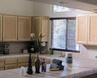Scenic Renovated House, near Sequoia NP - Three Rivers - Кухня