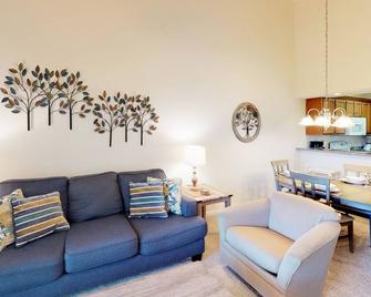 Village at the Glens Condos - M-S by Coastline Resorts - Little River - Living room