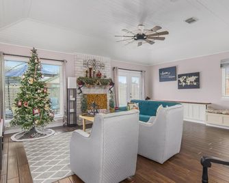 Spacious & cozy house near downtown Houston - Pearland - Living room