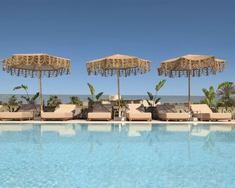 High Beach Resort - Mália - Pool