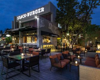 فندق أو زد أو تشاونج ساموي - كوه ساموي - شرفة مرصوفة