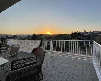 Serenity On Cross Hill - Menifee - Balcón