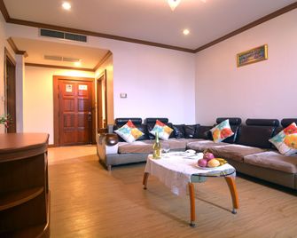 Chumphon Gardens Hotel - Chumphon - Wohnzimmer
