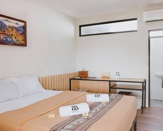 Family Accommodation with Garden View (Sleep 3) - Muntilan - Bedroom