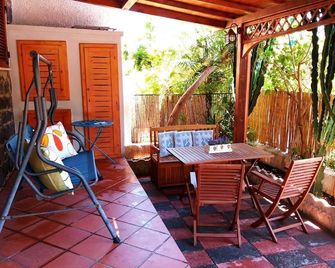 Le Pavoncelle Blu - كالا غونونى - شرفة مرصوفة