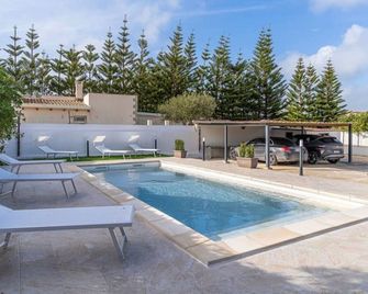 Villa gardenia beachfront - Santa Maria del Focallo - Pool