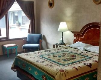 Adobe Sands Motel - Panguitch - Bedroom