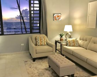 Spectacular Ocean Front 1 Bedroom Villa In Golf Community, Pal Mas Del Mar - Humacao - Living room