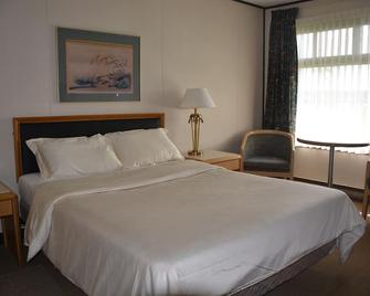 KC's Country Inn - Vars - Habitación
