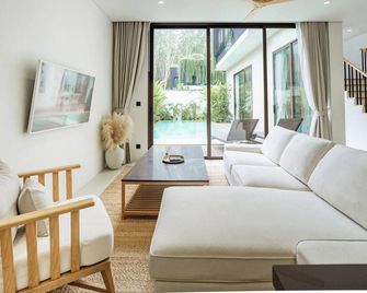 Tree O'clock Pool Villa - Phuket - Phuket City - Living room