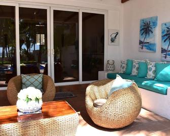 Casa Blanca Ocean Front - La Herradura - Living room